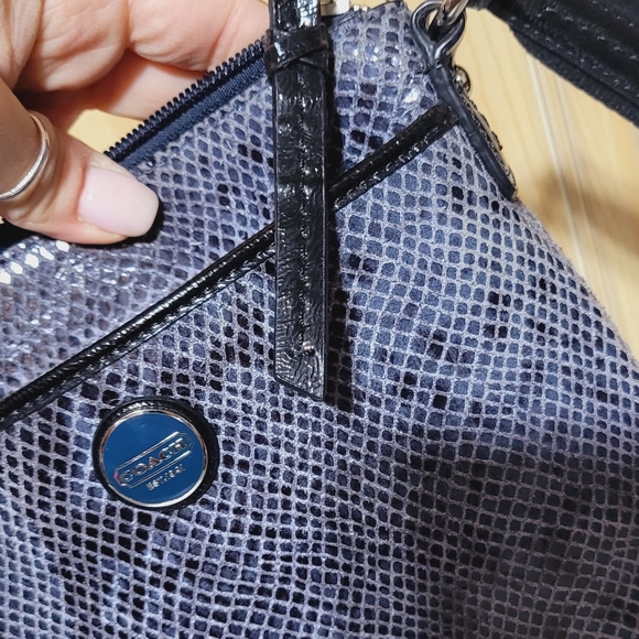 💙RARE💙 Authentic Snakeprint Messenger Crossbody Shoulder Bag - Picture 3 of 15